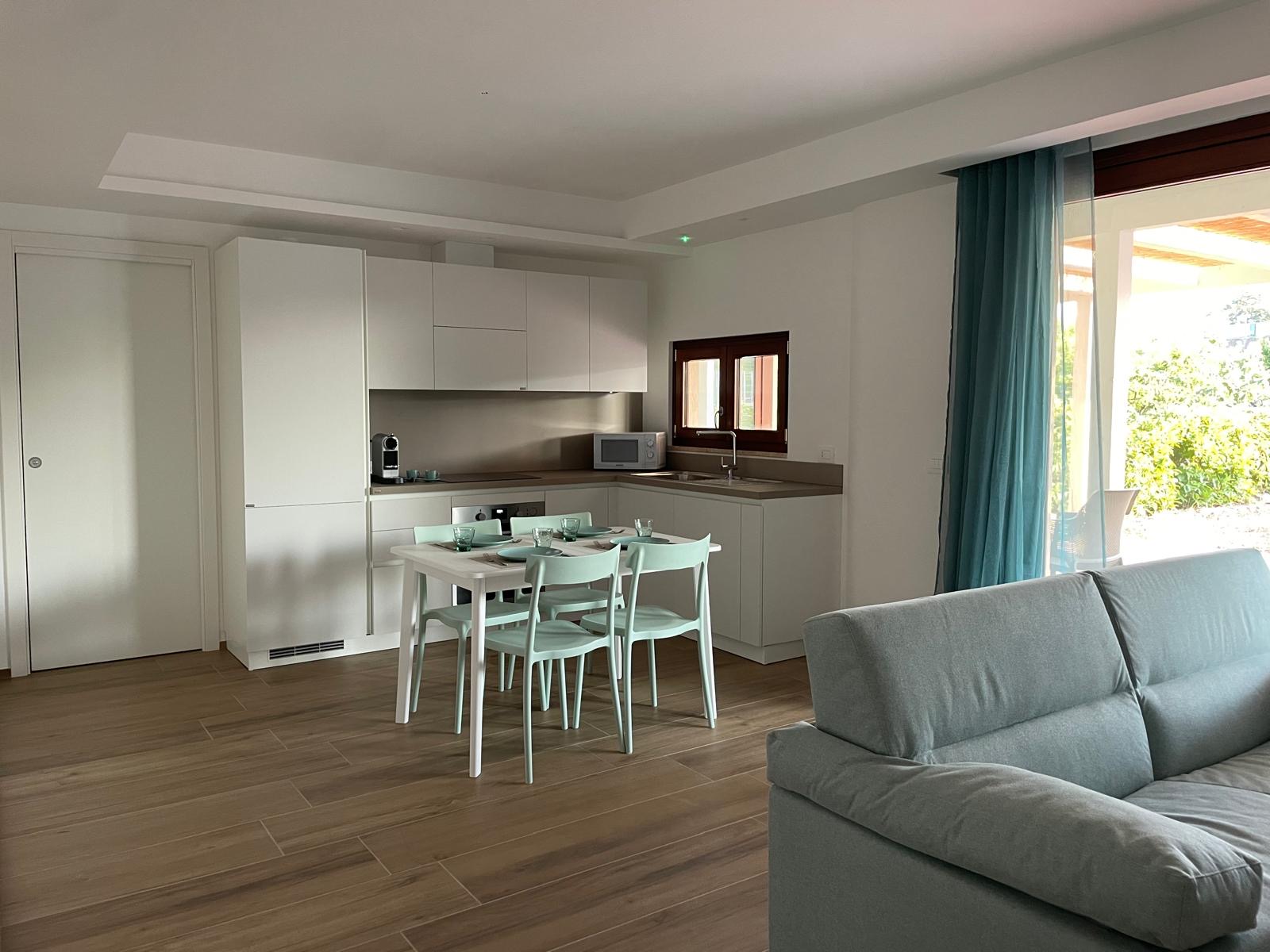 Soggiorno con cucina e zona pranzo